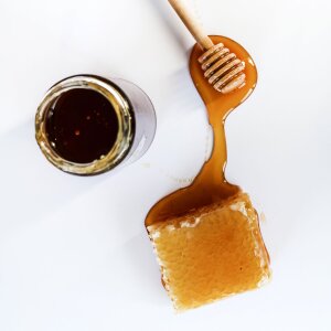 Hi!Honey Erdbeergeist Manuka dunkel supersüß 3l